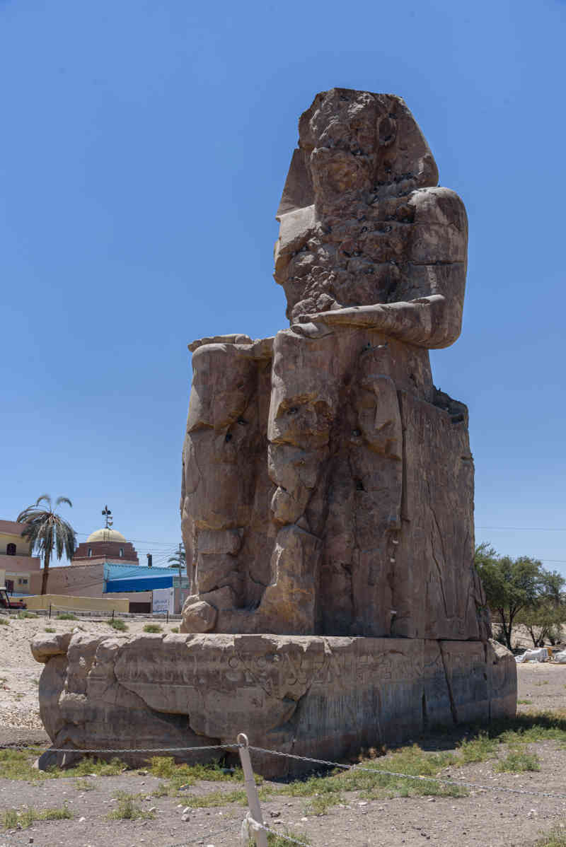 Egipto 119 - Colosos de Memnón.jpg